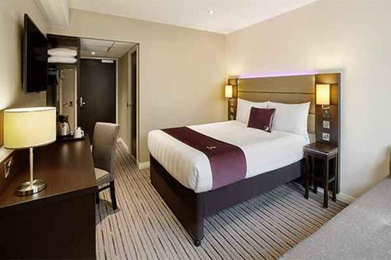 Premier Inn Milton Keynes Central Esterno foto